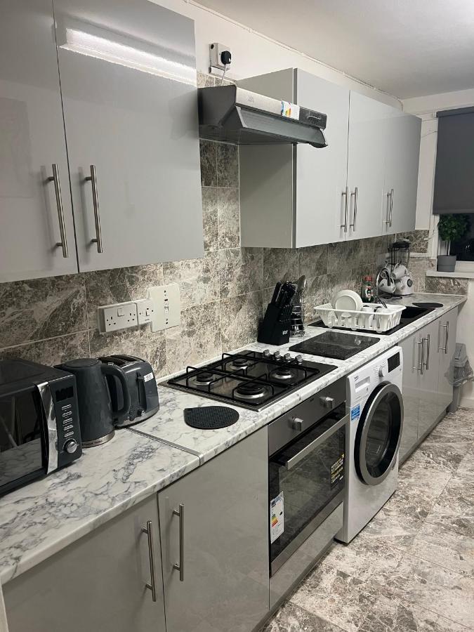 Accu Care Apartment London Bagian luar foto