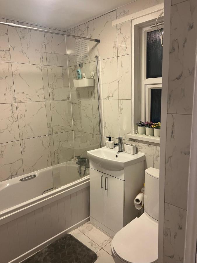 Accu Care Apartment London Bagian luar foto