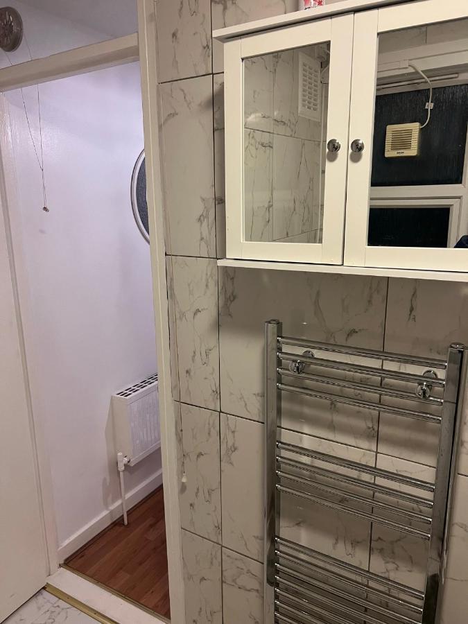 Accu Care Apartment London Bagian luar foto