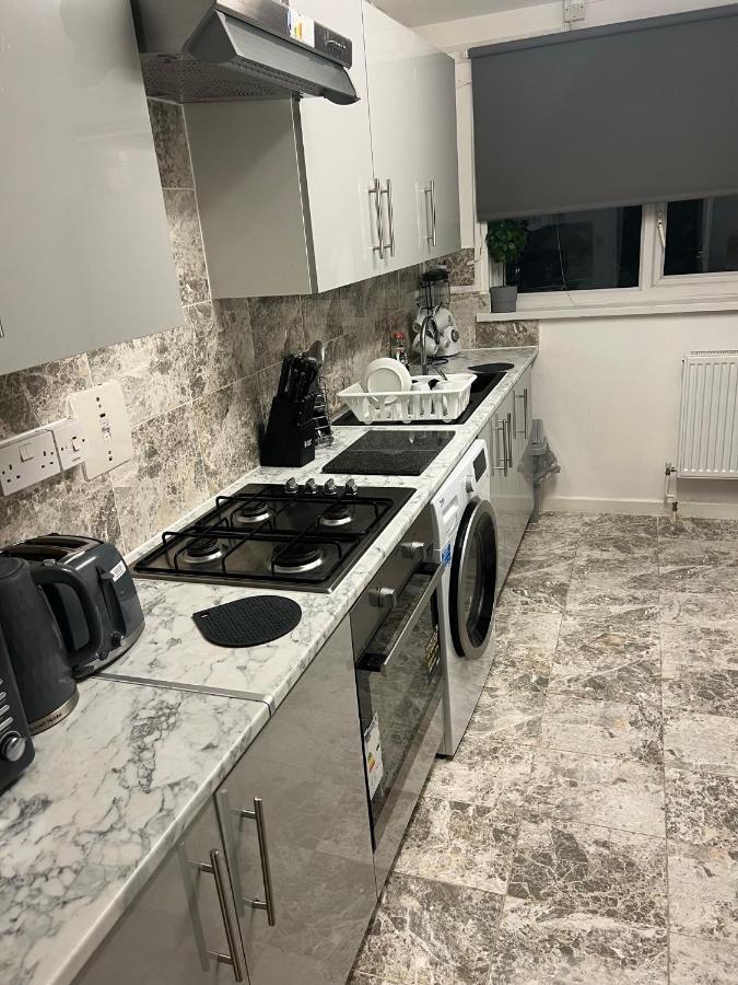 Accu Care Apartment London Bagian luar foto