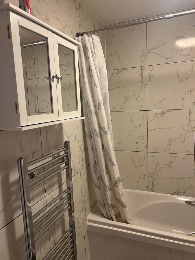 Accu Care Apartment London Bagian luar foto